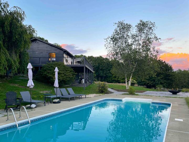 Panoramic Mountain Views on 23 Private Acres Houses for Rent in