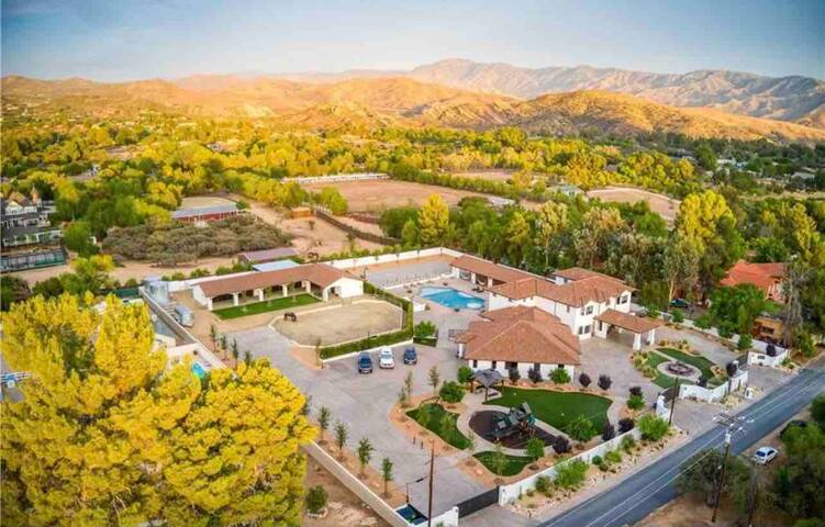 Hacienda Style. “Casa de La Bonita” gallery image 4