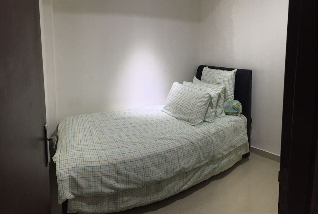 2nd bed room . 2 single bed size 100cm x 200cm