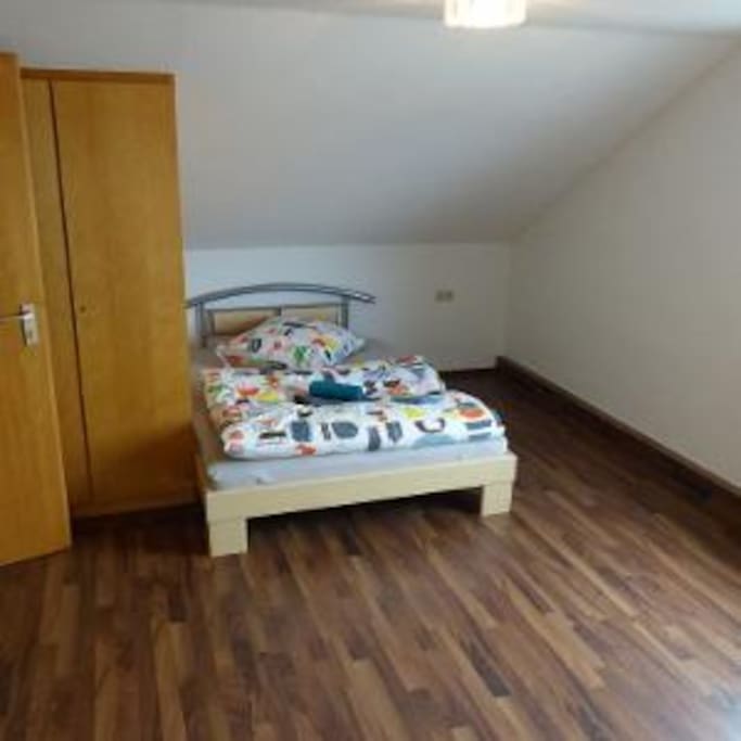 Schlafzimmer 1