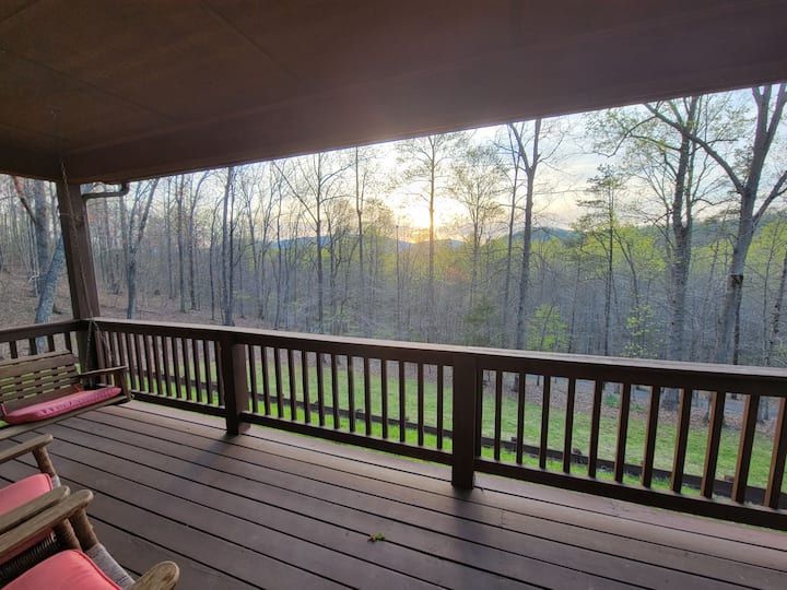 Cook's Cabin 12pm Checkin/Checkout, w/ EVamp! Cabins for Rent in