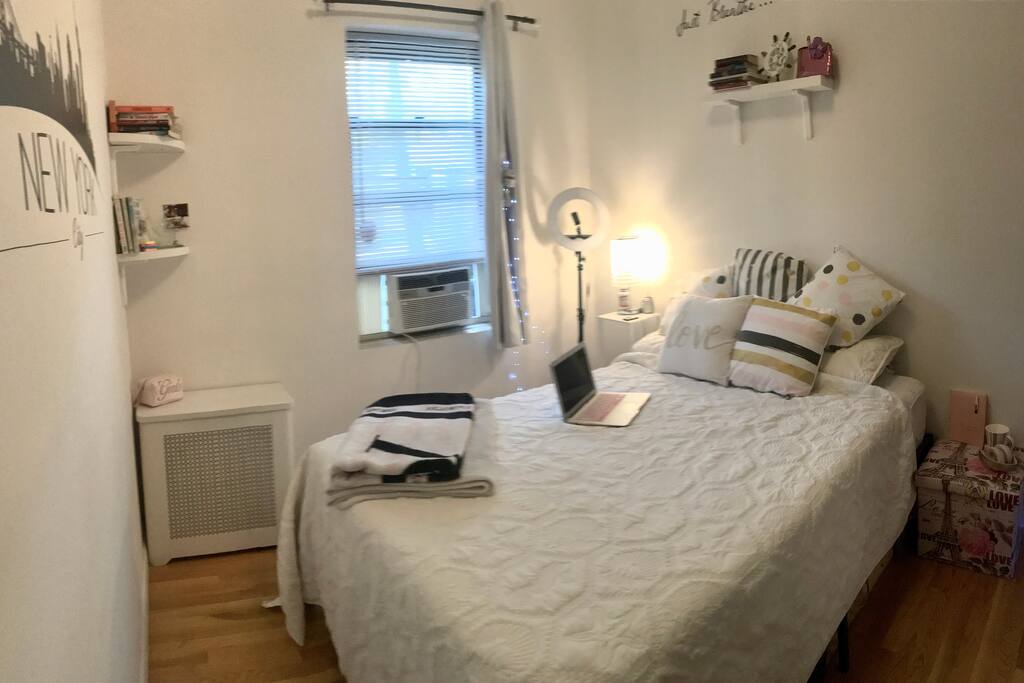 Queen bed,mattress super super comfy . Super tall
