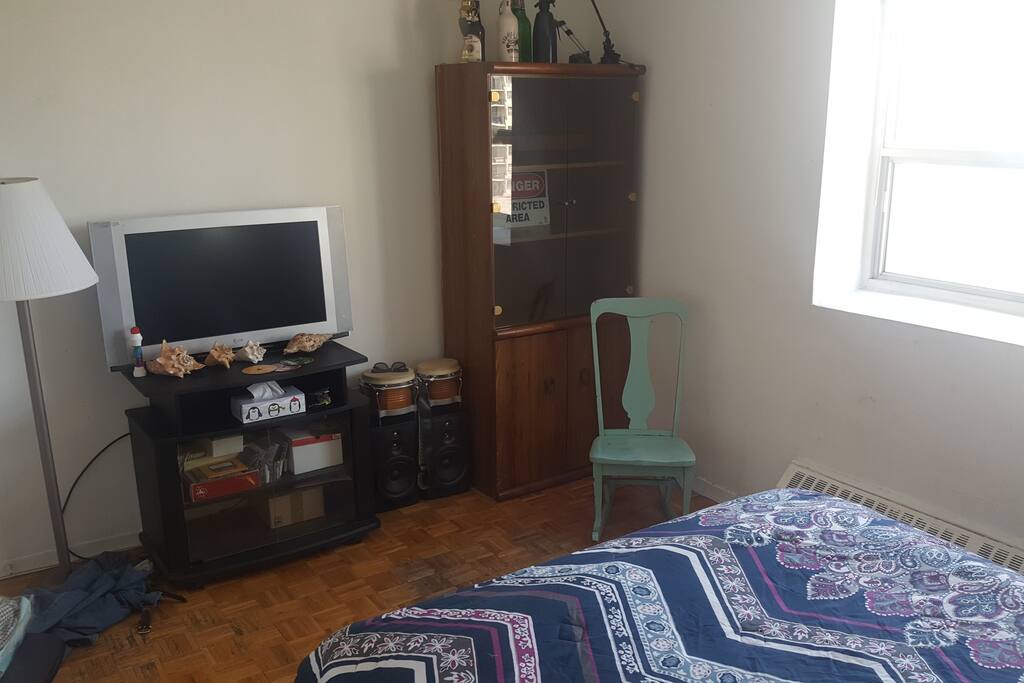 32" TV and free wifi. No cable, plug in your own devices.
