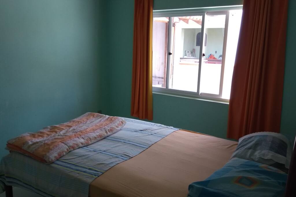 Quarto com cama de casal