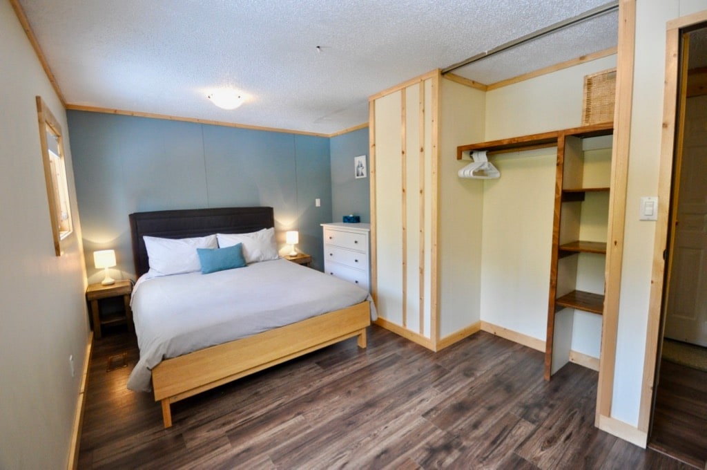 1. საძინებელი 152 × 203 სმ საწოლით