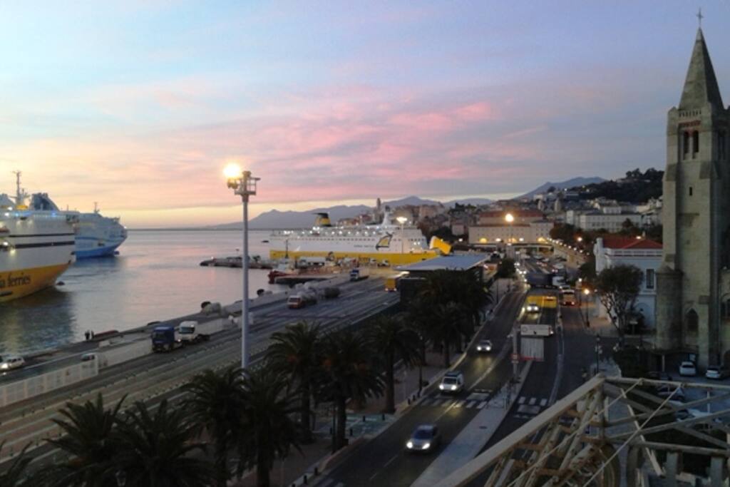 lever de soleil sur Bastia vue du balcon du séjour
