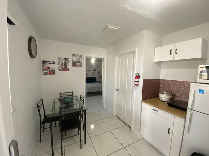 Amazing Loft With Parking On Premises - Miami Gardens, FL