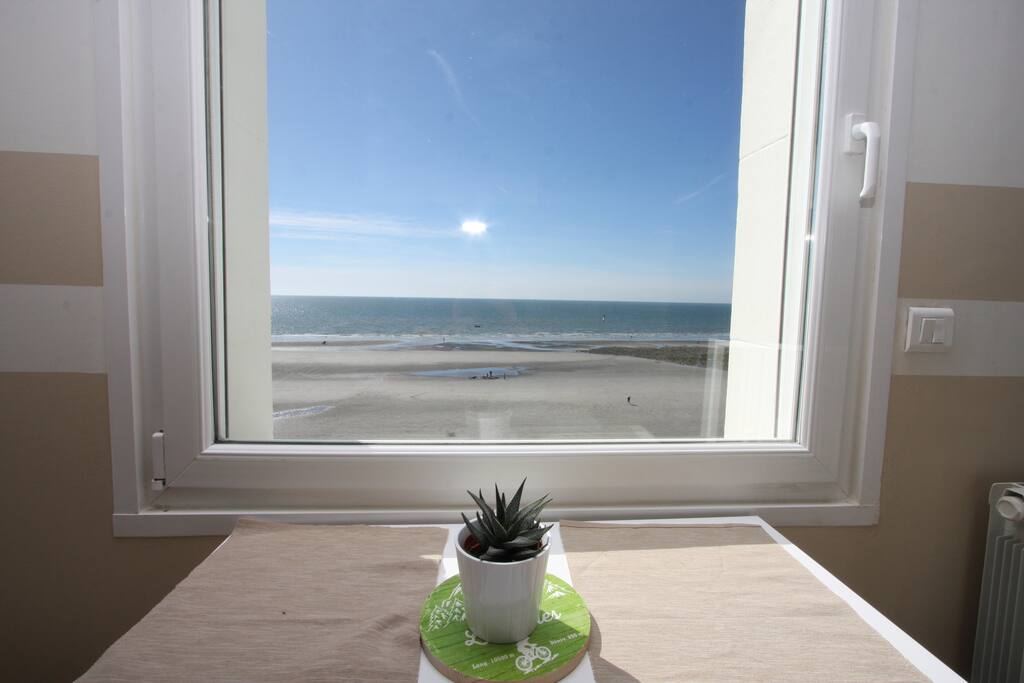 Petit déjeuner face à la mer ?