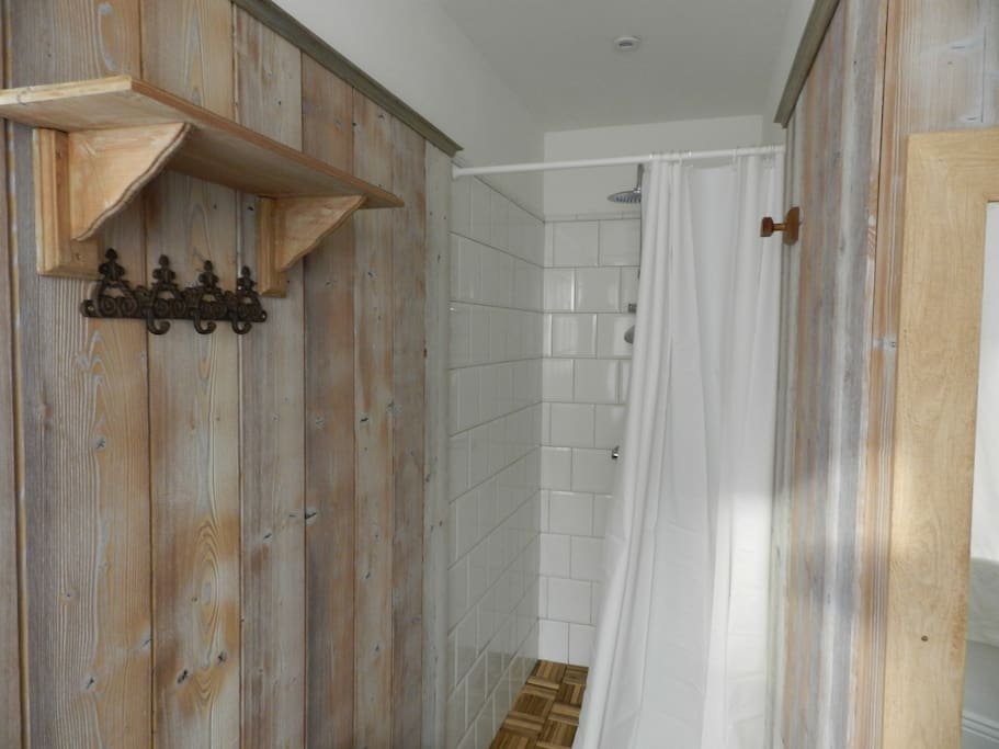 salle de bain de plein pied