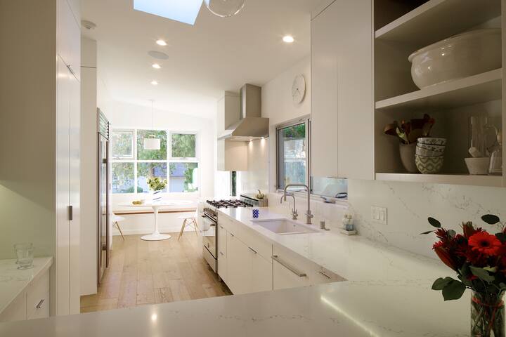 MidCentury Home in SM Canyon gallery image 2