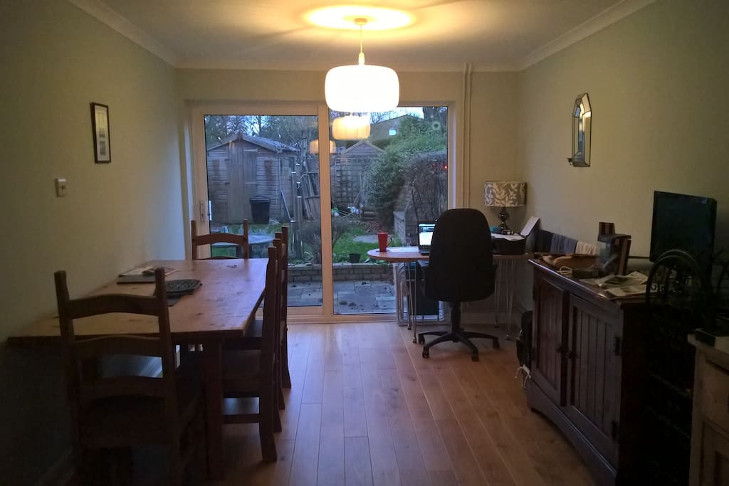 Dining area with a view onto the garden