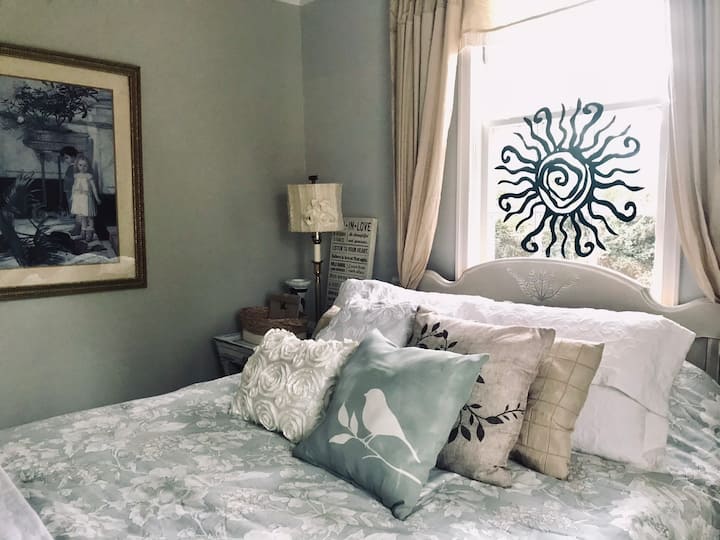 Bedroom with queen bed