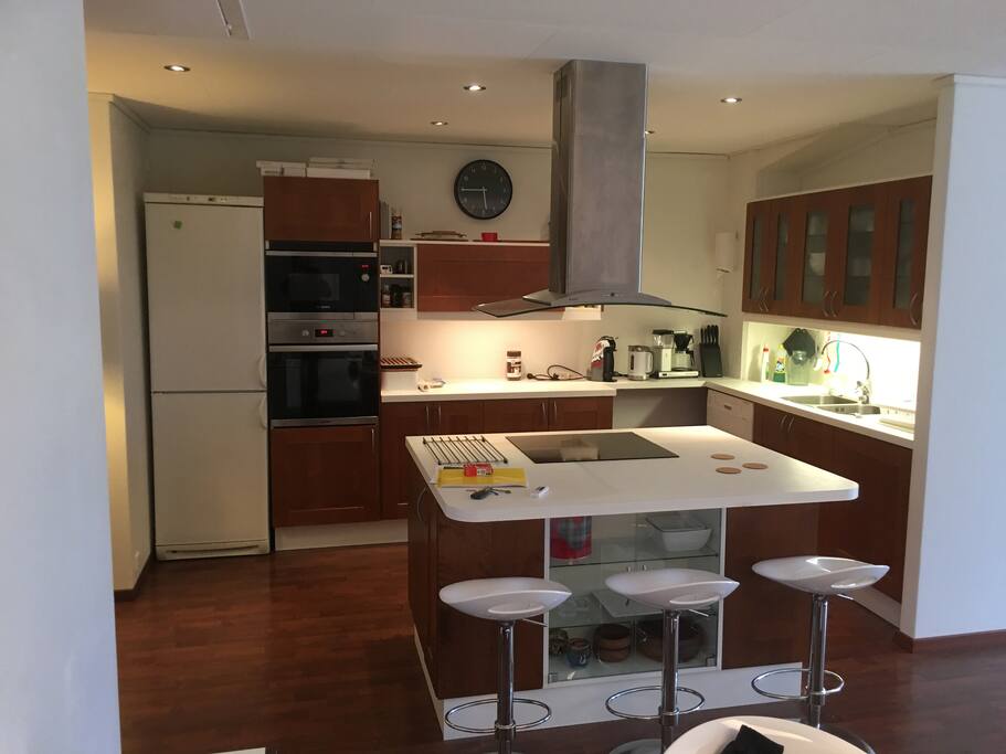 Kitchen and kitchen isle