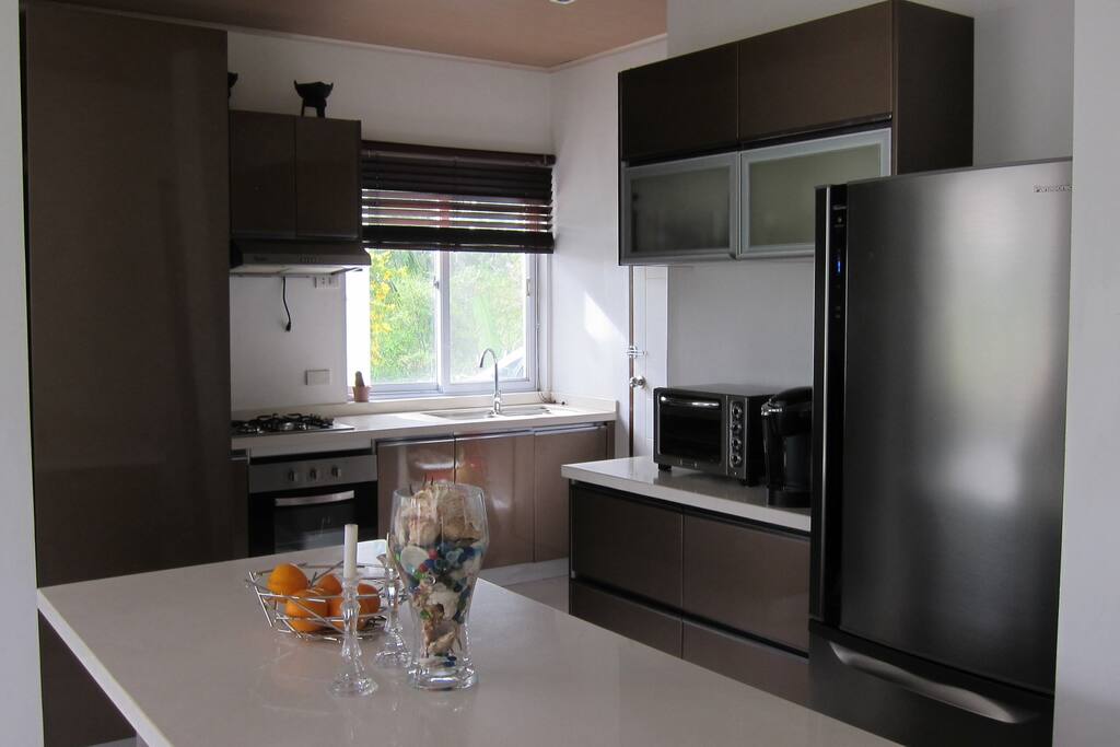 Complete kitchen and dining utensils