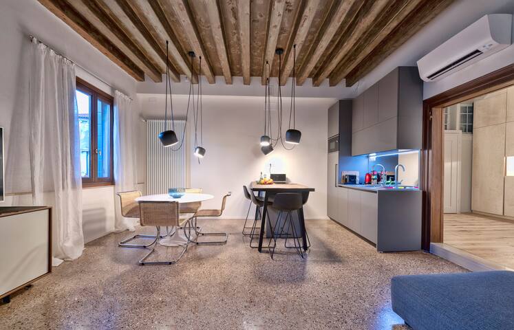 Appartamento in un magnifico palazzo veneziano gallery image 5