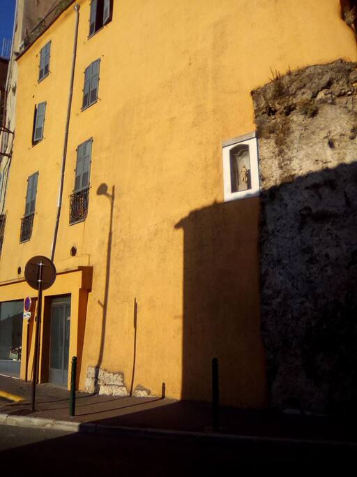Façade de la maison sur 3 étages