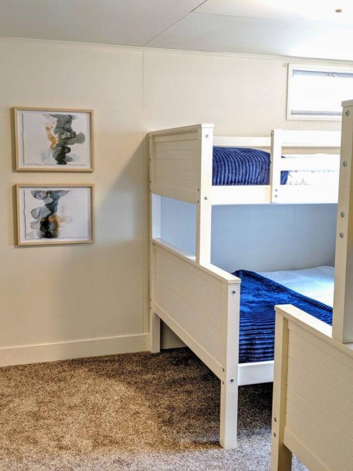 Bunk Room. 2 twin over full bunk beds. 