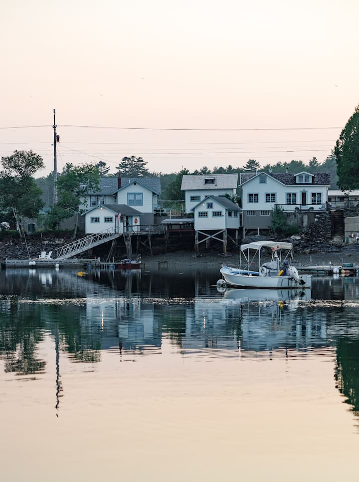Lobstermen's ocean-front cottage