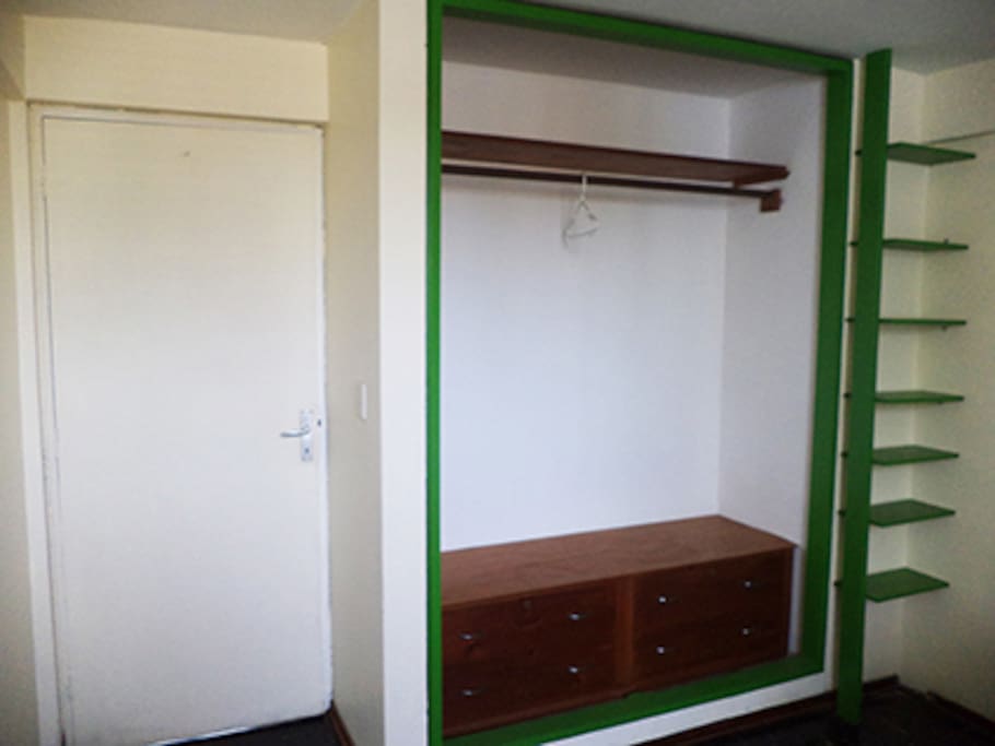 Chambre 2 personnes (ou+) 2 lits d'1palce et demi avec rangements