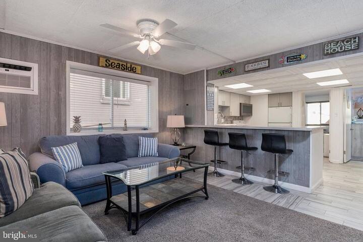 Awesome renovated 2 bedroom condo!  Next to beach!