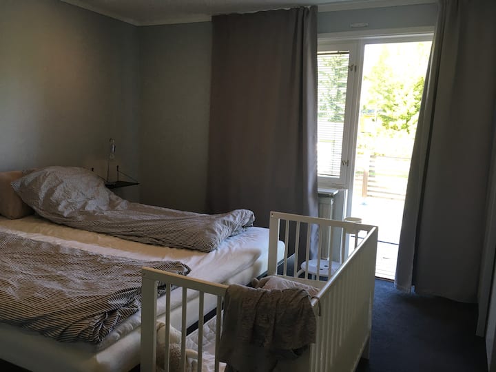 ออกไปที่ดาดฟ้าอาบแดดโดยตรงและปล่อยให้อากาศเข้าและเพลิดเพลินกับสภาพอากาศในวันที่อากาศดี