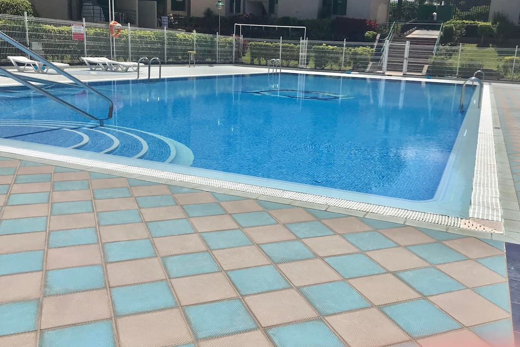 swimming pool