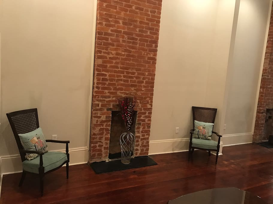 Living Room with seat for 5