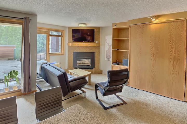 Ski-In Ski-Out Studio with Desirable Amenities