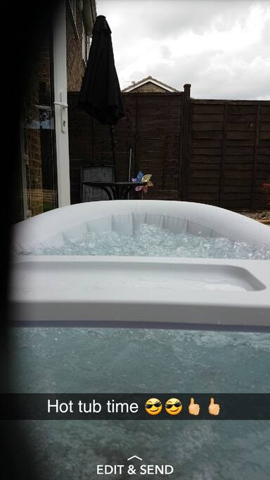bubbly hot tub... complete privacy