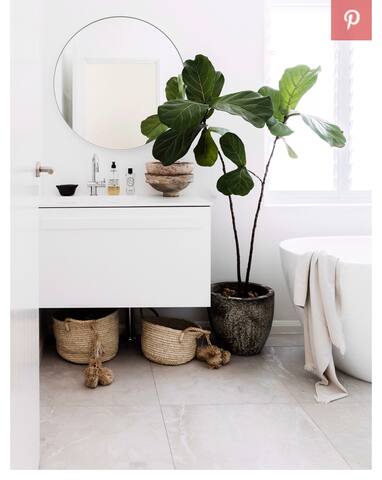 Beautiful Surf Bungalow. Walk to the Bay and Beach gallery image 5