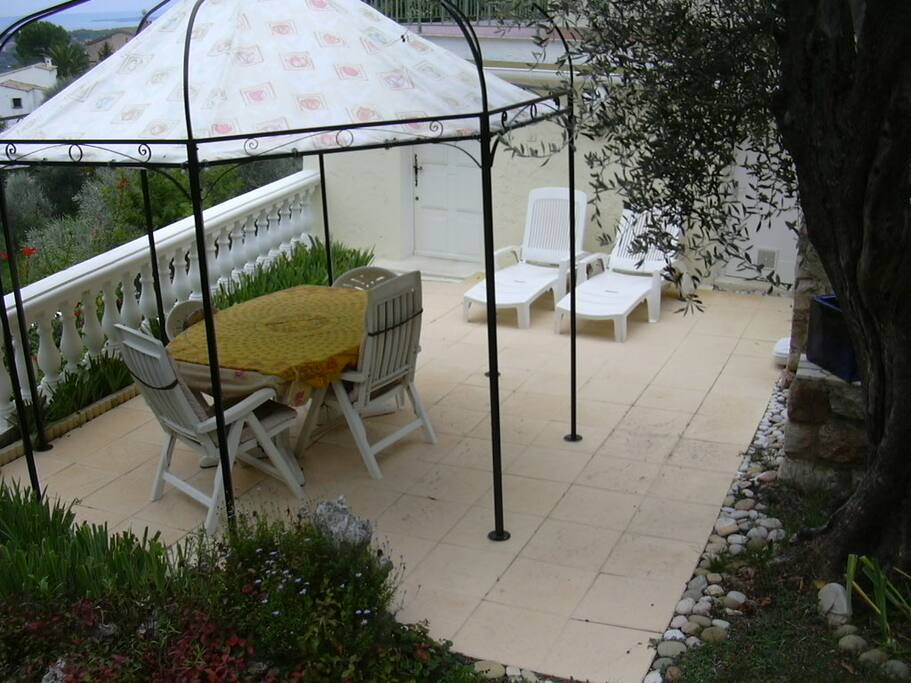 Percola avec vue mer bien sur
