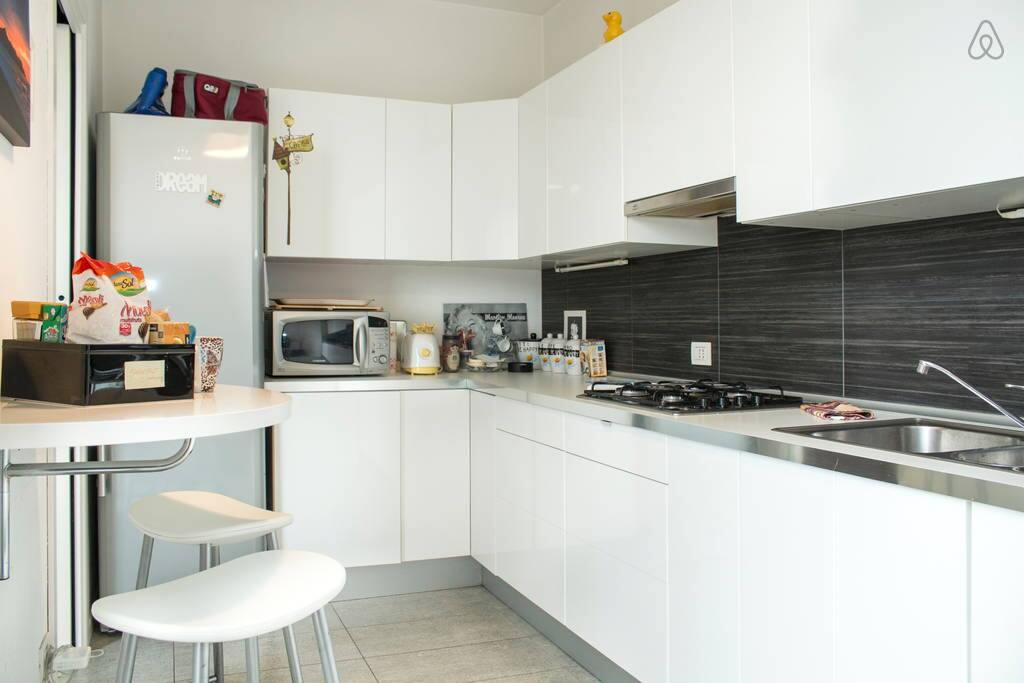 cucina fornita di tutto