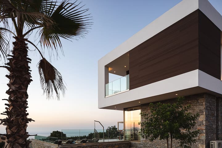 Impeccable design, total privacy and sea views!