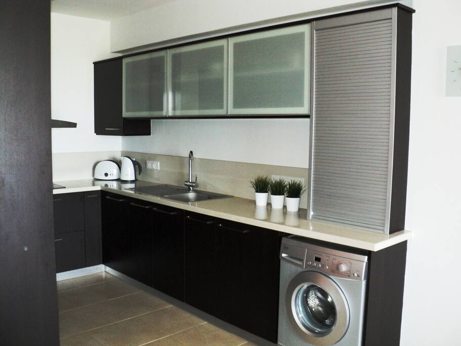 Fully Fitted Kitchen