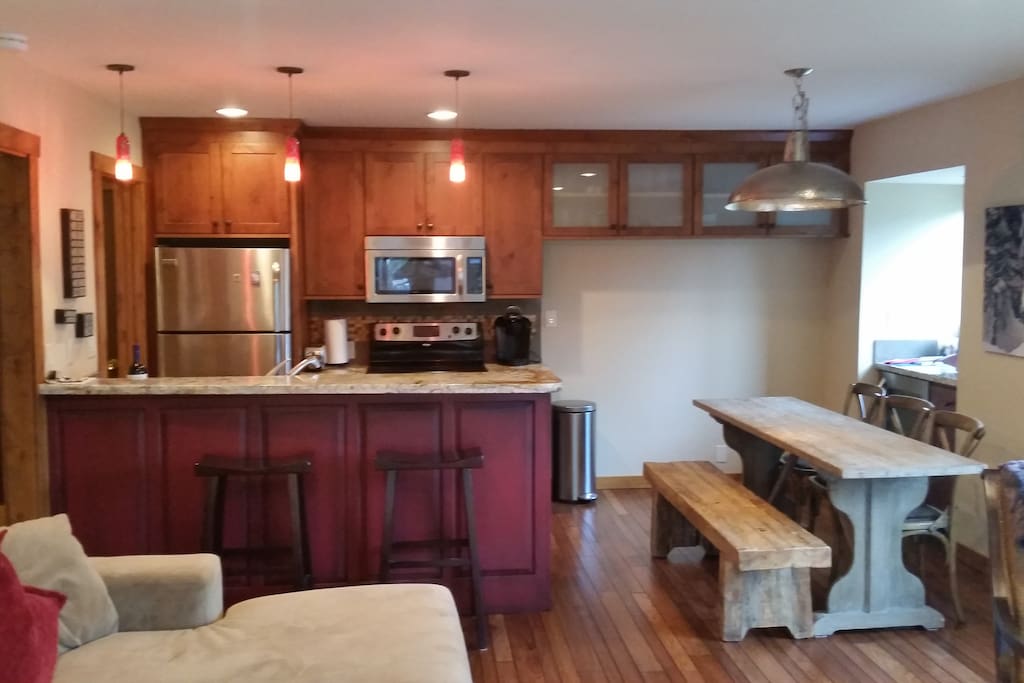 Kitchen area (table seats 6)