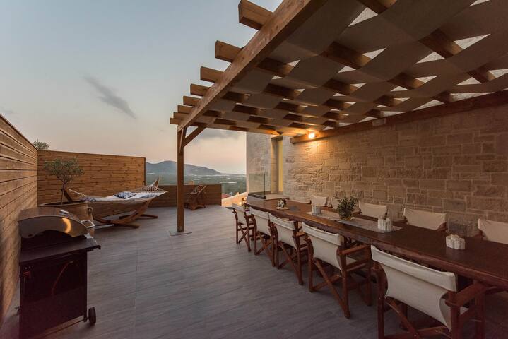 Villa Galatia I Free*heated pool, ideal for groups gallery image 5