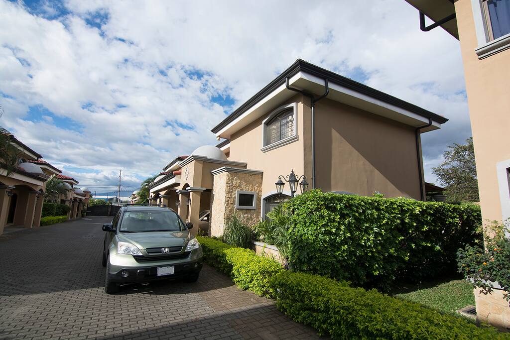 2500 square foot villa