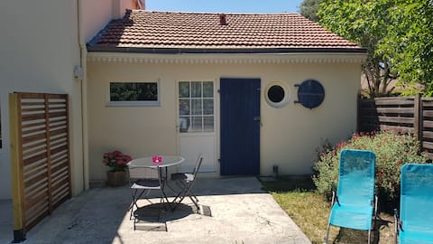 Independent studio in a beachfront property