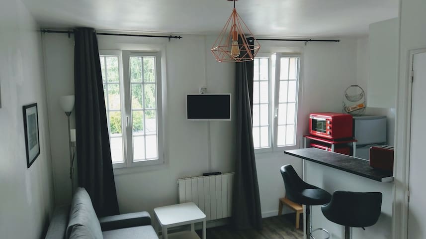Bright studio comfortable downtown Évreux