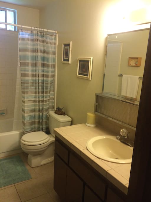The upstairs bathroom adjoining the airbnb bedroom