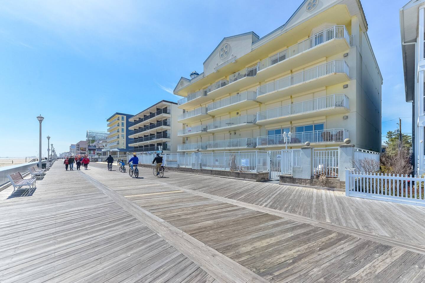 Spacious Direct Ocean Front Boardwalk Pool Views Apartments For
