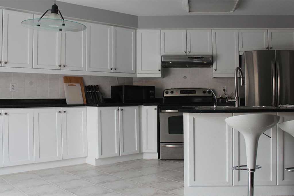 Kitchen equipped with all the necessities to enjoy fine dining.