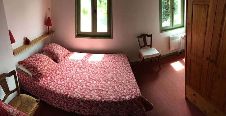 Room 2 - 'Douglas'

Camera per 3 persone
1 letto 2 persone
Letto 1 persona 1
