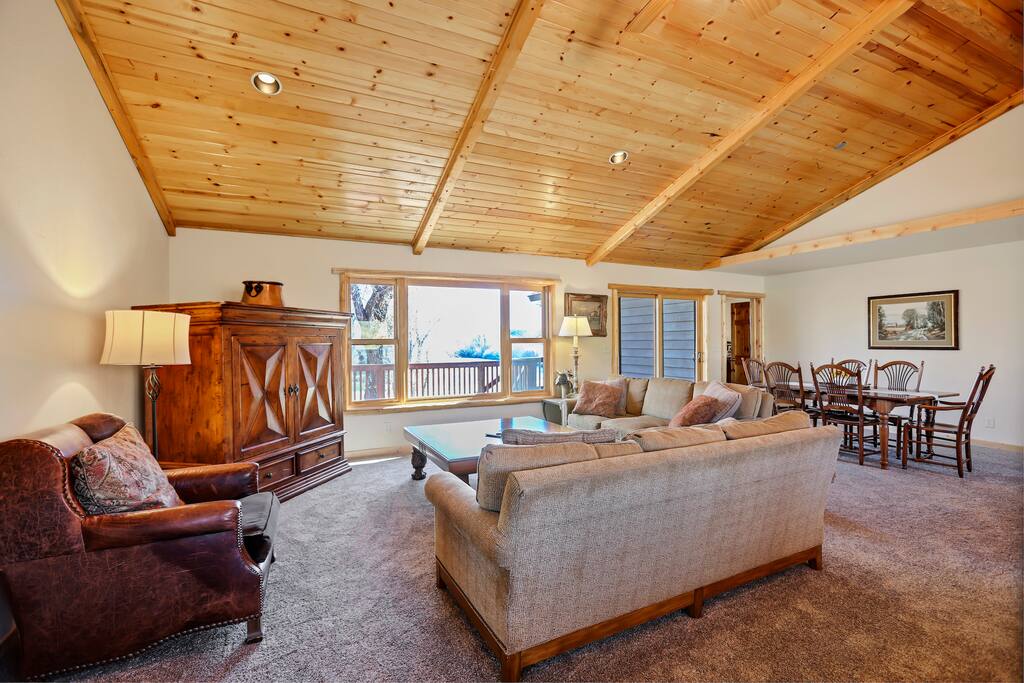 Living room with vaulted ceilings and Wind River views