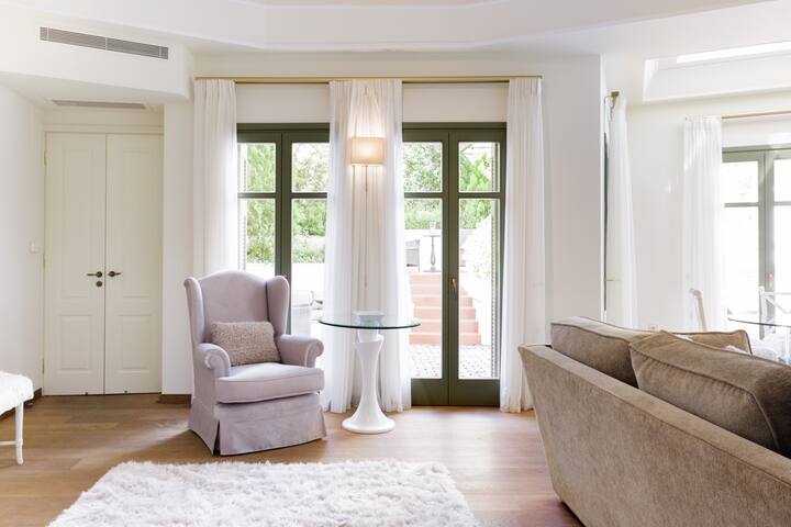 The Acropolis Garden House in Historic Plaka gallery image 3