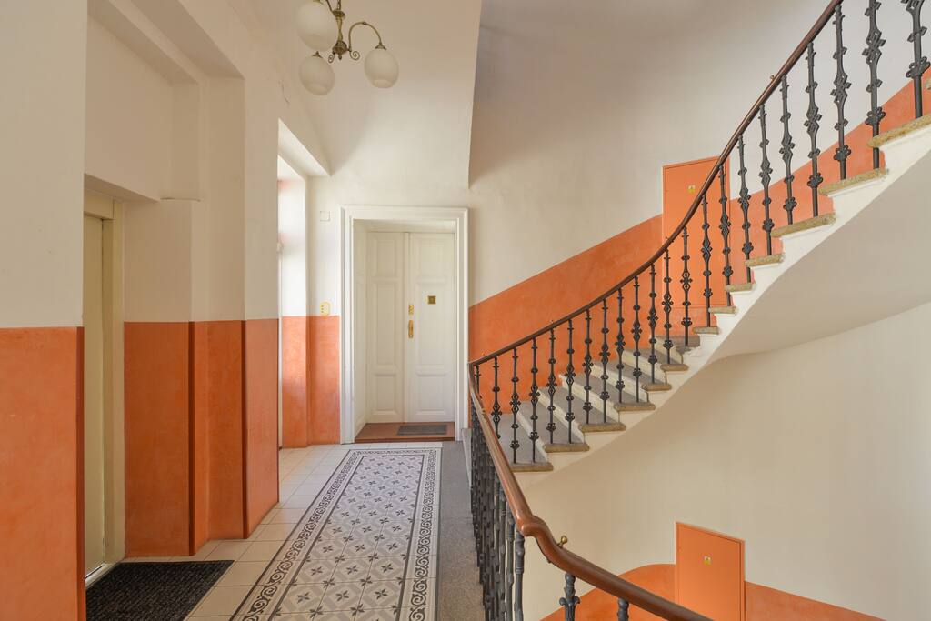 Entrance to the apartment on the 4th floor with lift