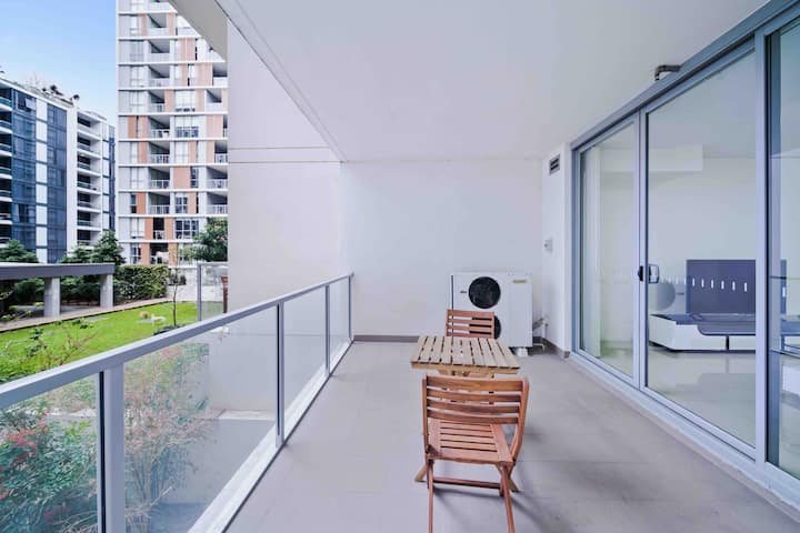 Nearby Airport 3bedrooms Apt & Free parking