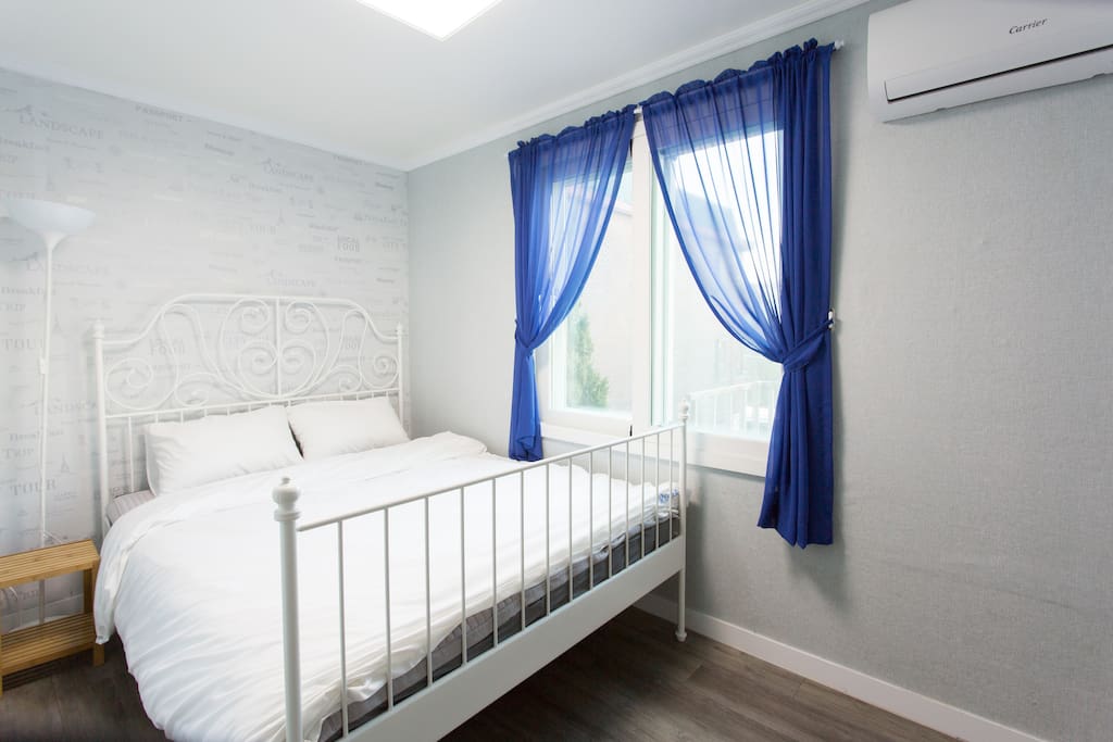 Queen double room with private bathroom