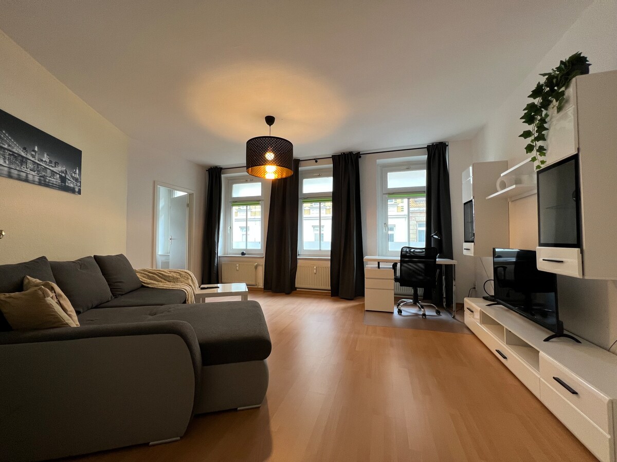 Popular Airbnb listing: R&L Apartment Uhlandstrasse in Altlindenau