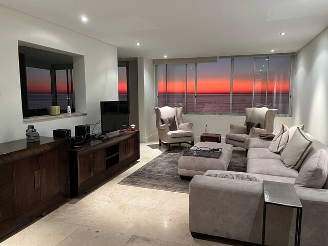 Sea Front Facing Apartment, Sea Point gallery image 3